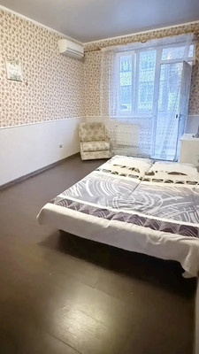 Продам двухкомнатную (2-комн.) квартиру, им. Сергея Есенина ул, 82к4, Краснодар г