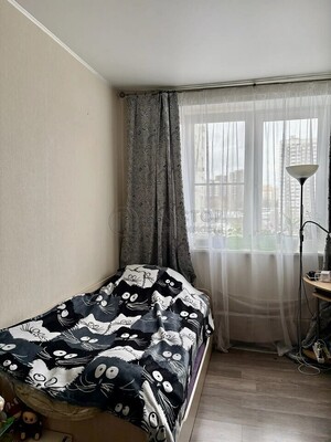 Продам трехкомнатную (3-комн.) квартиру, Ратная ул, 10к2, Москва г