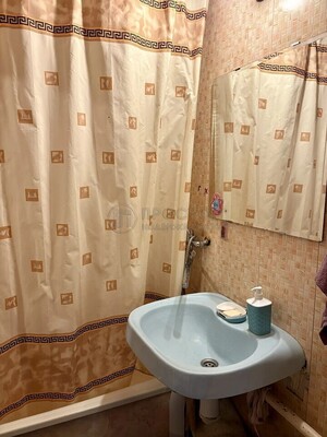 Продам трехкомнатную (3-комн.) квартиру, Ратная ул, 10к2, Москва г