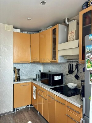 Продам трехкомнатную (3-комн.) квартиру, Ратная ул, 10к2, Москва г