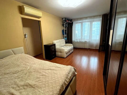 Продам однокомнатную (1-комн.) квартиру, Усачёва ул, 19к3, Москва г