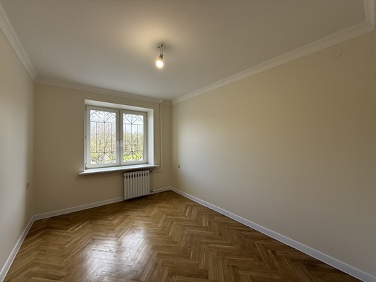 Продам трехкомнатную (3-комн.) квартиру, Ленина пр-кт, 7а, Нальчик г