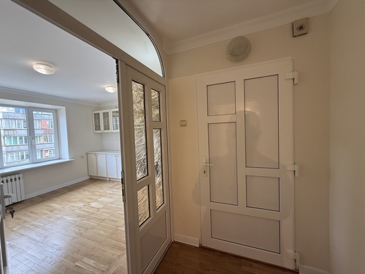 Продам трехкомнатную (3-комн.) квартиру, Ленина пр-кт, 7а, Нальчик г