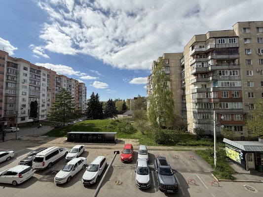 Продам трехкомнатную (3-комн.) квартиру, Ленина пр-кт, 7а, Нальчик г