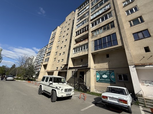 Продам трехкомнатную (3-комн.) квартиру, Ленина пр-кт, 7а, Нальчик г