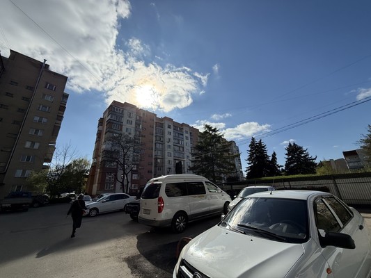Продам трехкомнатную (3-комн.) квартиру, Ленина пр-кт, 7а, Нальчик г