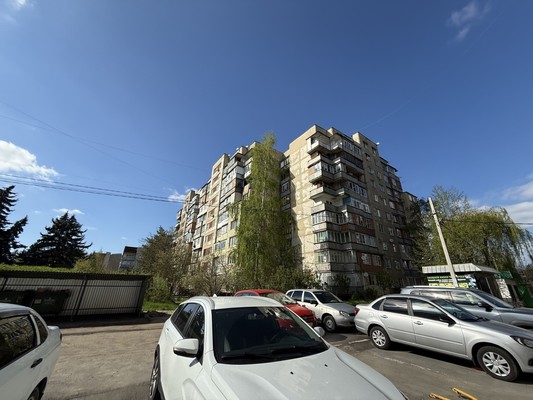 Продам трехкомнатную (3-комн.) квартиру, Ленина пр-кт, 7а, Нальчик г