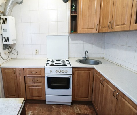 Продам трехкомнатную (3-комн.) квартиру, Багратиона ул, 74, Калининград г