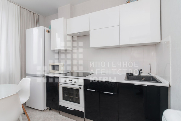 Продам двухкомнатную (2-комн.) квартиру, Анны Коньковой ул, 16, Ханты-Мансийск г