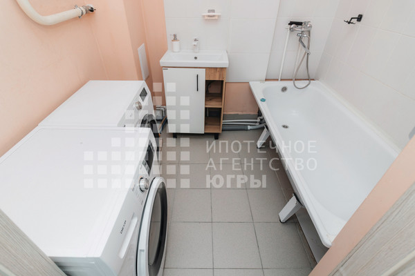 Продам двухкомнатную (2-комн.) квартиру, Анны Коньковой ул, 16, Ханты-Мансийск г