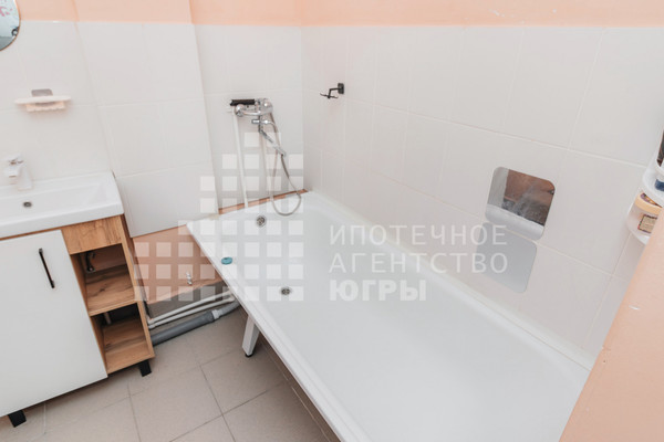 Продам двухкомнатную (2-комн.) квартиру, Анны Коньковой ул, 16, Ханты-Мансийск г