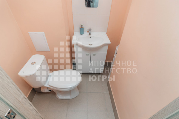 Продам двухкомнатную (2-комн.) квартиру, Анны Коньковой ул, 16, Ханты-Мансийск г