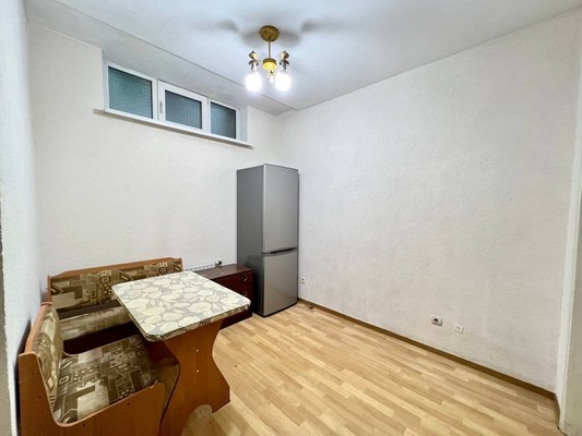 Продам двухкомнатную (2-комн.) квартиру, Манагарова ул, 4, Ялта г