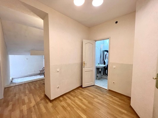 Продам двухкомнатную (2-комн.) квартиру, Манагарова ул, 4, Ялта г