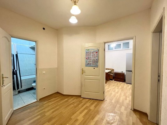 Продам двухкомнатную (2-комн.) квартиру, Манагарова ул, 4, Ялта г