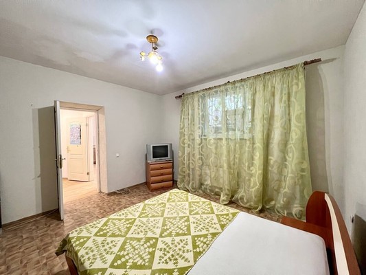 Продам двухкомнатную (2-комн.) квартиру, Манагарова ул, 4, Ялта г