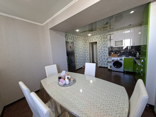 Продам трехкомнатную (3-комн.) квартиру, Ленинградская ул, 220, Тихорецк г