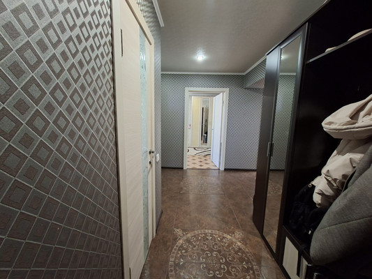 Продам трехкомнатную (3-комн.) квартиру, Ленинградская ул, 220, Тихорецк г