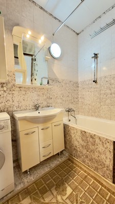 Продам двухкомнатную (2-комн.) квартиру, Тентюковская ул, 63б, Сыктывкар г