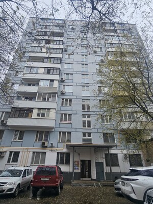 Продам двухкомнатную (2-комн.) квартиру, Изумрудная ул, 8, Москва г