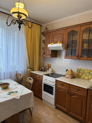 Продам трехкомнатную (3-комн.) квартиру, Профсоюзная ул, 136к1, Москва г