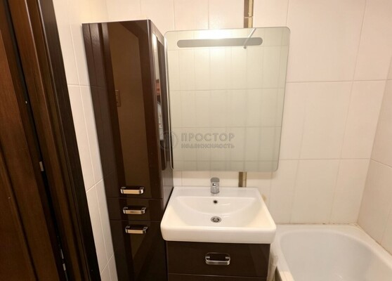 Продам однокомнатную (1-комн.) квартиру, Большая Очаковская ул, 1, Москва г