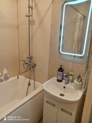 Продам трехкомнатную (3-комн.) квартиру, Адоратского ул, 27ка, Казань г