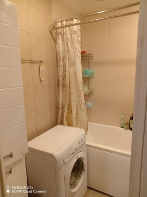 Продам трехкомнатную (3-комн.) квартиру, Адоратского ул, 27ка, Казань г