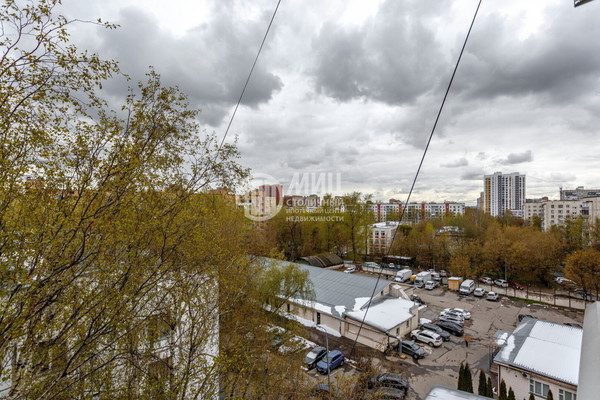 Продам двухкомнатную (2-комн.) квартиру, 16-я Парковая ул, 27, Москва г