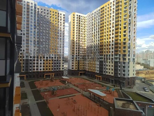 Продам трехкомнатную (3-комн.) квартиру, Александровская ул, 4, Петрово-Дальнее с