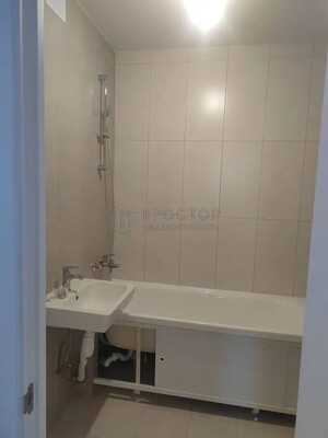 Продам трехкомнатную (3-комн.) квартиру, Александровская ул, 4, Петрово-Дальнее с