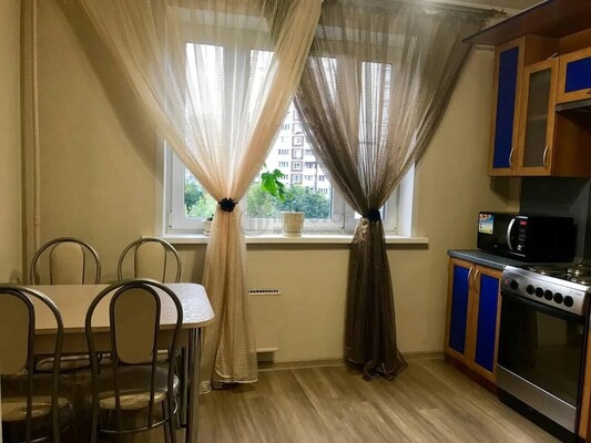 Продам трехкомнатную (3-комн.) квартиру, Новочеркасский б-р, 55, Москва г