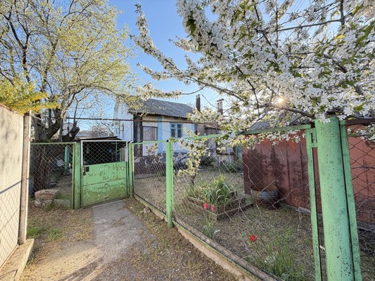 Продам двухкомнатную (2-комн.) квартиру, 51-й Армии ул, 49, Симферополь г
