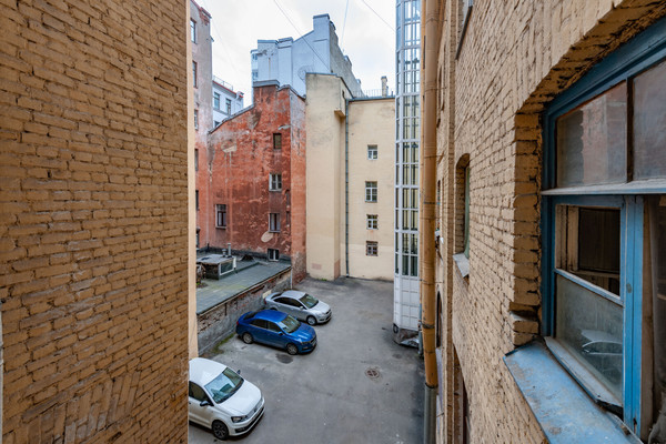 Продам комнату в 6-комн. квартире, Чайковского ул, 38/9, Санкт-Петербург г