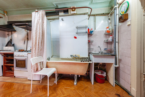 Продам комнату в 6-комн. квартире, Чайковского ул, 38/9, Санкт-Петербург г