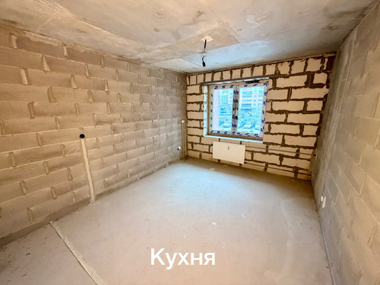 Продам трехкомнатную (3-комн.) квартиру, Петровский б-р, 2к1, Мурино п