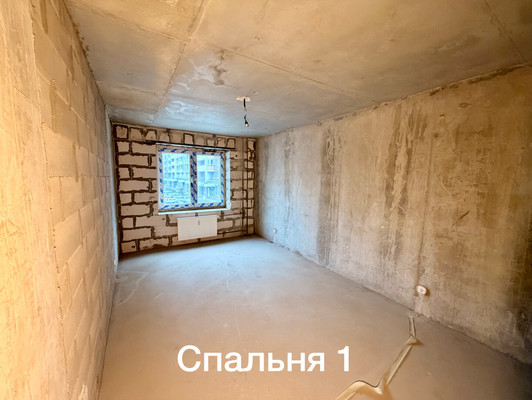 Продам трехкомнатную (3-комн.) квартиру, Петровский б-р, 2к1, Мурино п