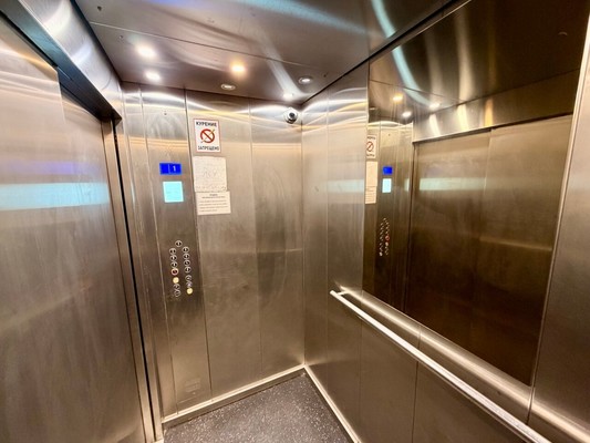 Продам трехкомнатную (3-комн.) квартиру, Петровский б-р, 2к1, Мурино п