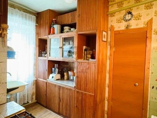 Продам двухкомнатную (2-комн.) квартиру, Наки Исанбета ул, 49, Казань г