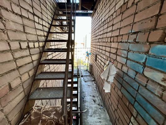 Продам комнату в 8-комн. квартире, Шишкова ул, 4а, Воронеж г