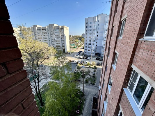 Продам комнату в 8-комн. квартире, Шишкова ул, 4а, Воронеж г