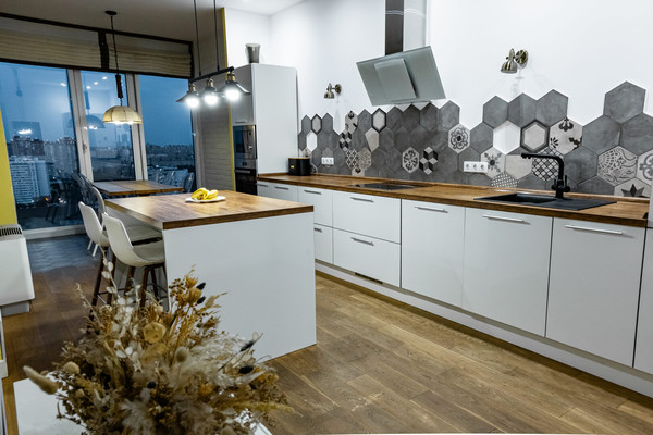 Продам трехкомнатную (3-комн.) квартиру, Московская ул, 57/1, Краснодар г