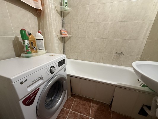 Продам трехкомнатную (3-комн.) квартиру, 1 Конной Армии ул, 86, Симферополь г