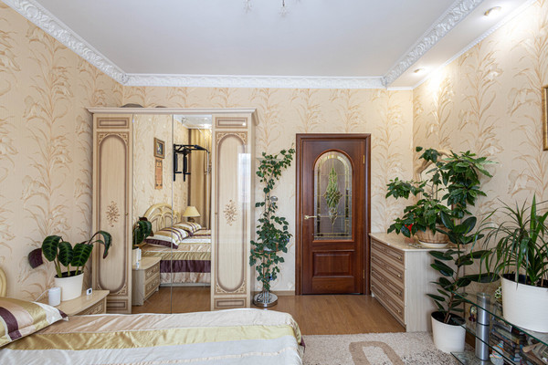 Продам трехкомнатную (3-комн.) квартиру, Красноармейская ул, 35, Ханты-Мансийск г