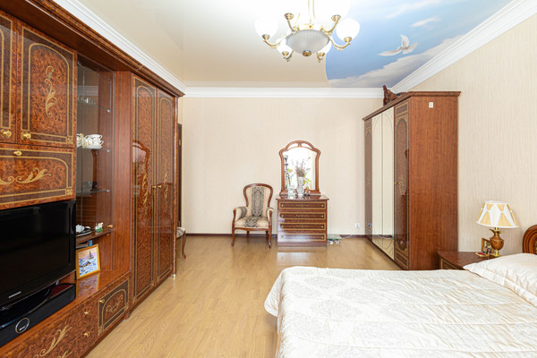 Продам трехкомнатную (3-комн.) квартиру, Красноармейская ул, 35, Ханты-Мансийск г