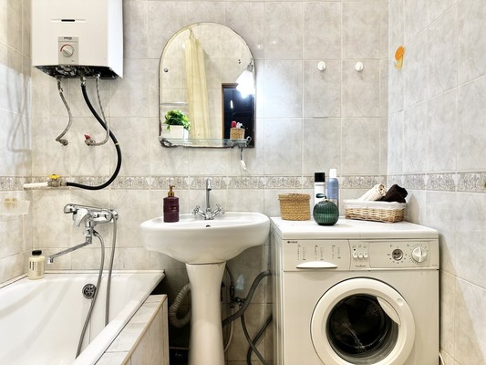 Продам трехкомнатную (3-комн.) квартиру, Седова ул, 63, Санкт-Петербург г