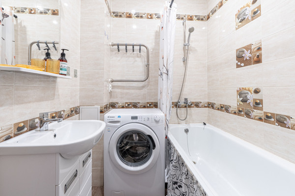 Продам двухкомнатную (2-комн.) квартиру, Победы пр-кт, 139к1, Казань г