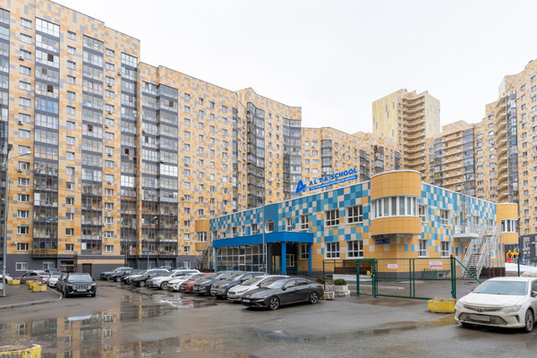 Продам двухкомнатную (2-комн.) квартиру, Победы пр-кт, 139к1, Казань г