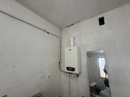 Продам трехкомнатную (3-комн.) квартиру, Залесская ул, 23ак1, Симферополь г