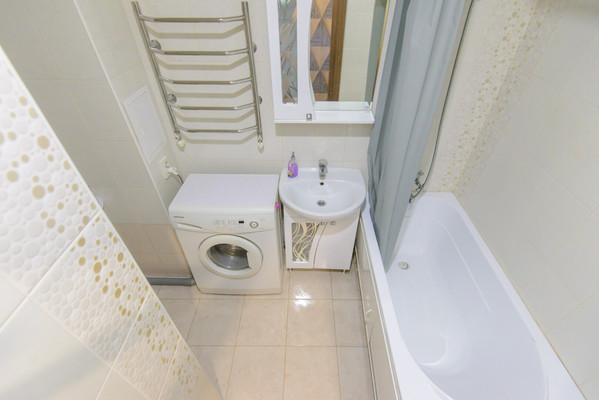 Продам трехкомнатную (3-комн.) квартиру, Днепропетровская ул, 48Б, Ростов-на-Дону г